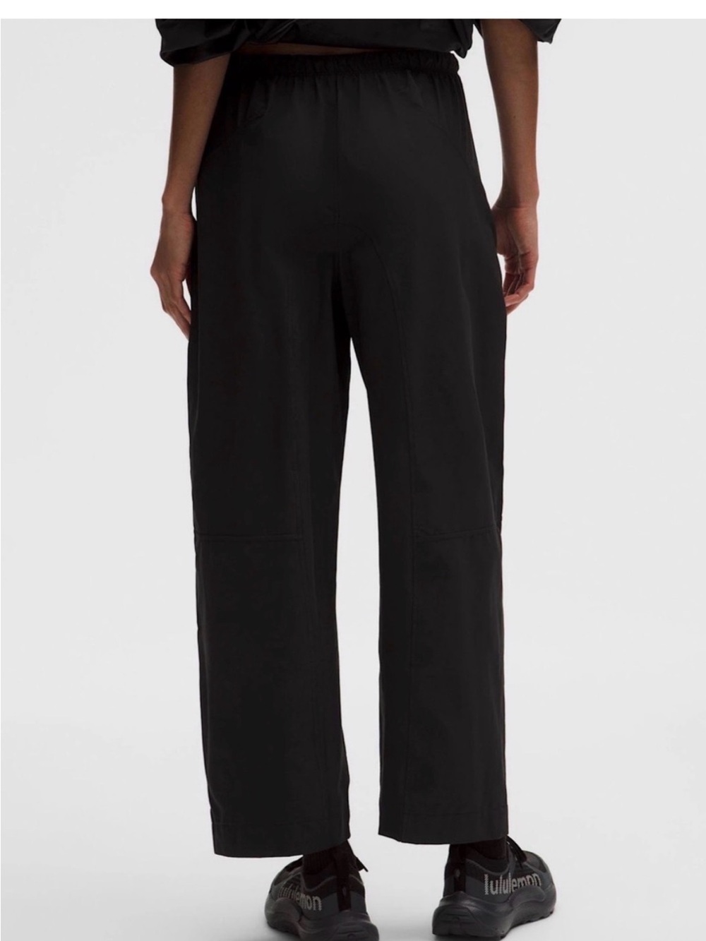 Lululemon Lightweight Mid Rise Barrel Leg Cropped Black Pants Women’s 10 - Picture 2 of 6